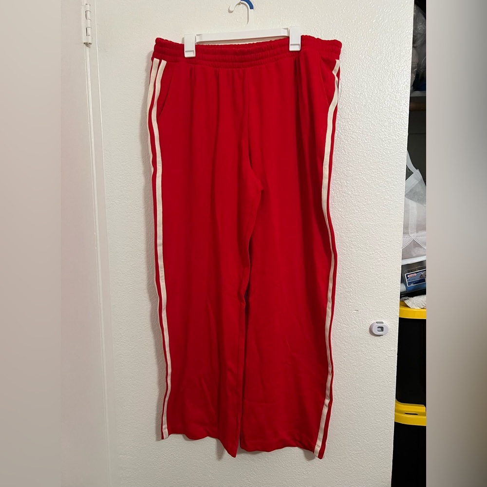 women’s wide legged sweatpants